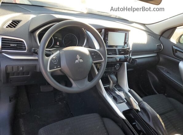 JA4AS3AA1JZ049240 2018 MITSUBISHI ECLIPSE Серебряный Вид панели приборов