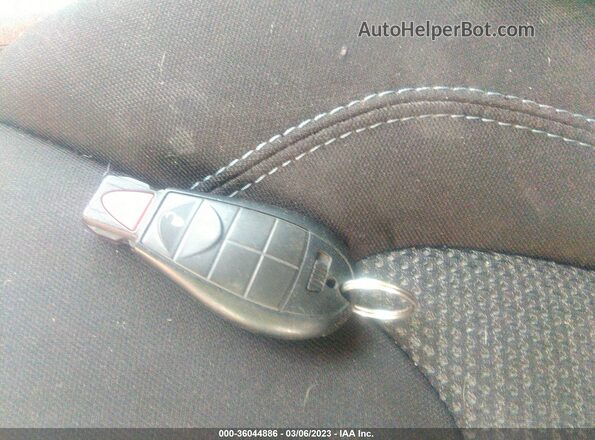1C4PJLCB4KD444570 2019 JEEP CHEROKEE Черный Вид панели приборов