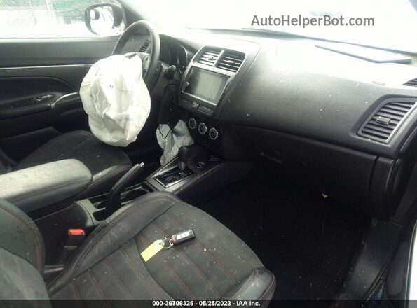 JA4AR3AW0JU018310 2018 MITSUBISHI OUTLANDER SPORT Синий Вид салона спереди