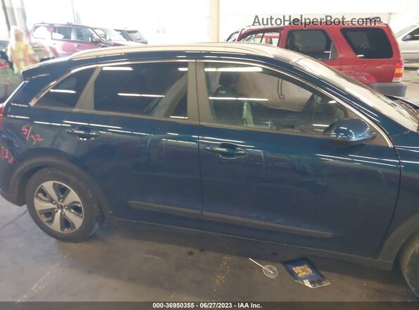 KNDCB3LC6J5205535 2018 KIA NIRO Синий Вид задней части салона