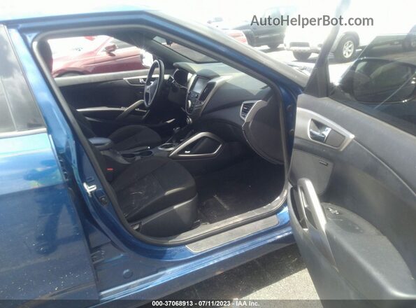 KMHTC6AD9HU322239 2017 HYUNDAI VELOSTER Blue Widok wnętrza z przodu
