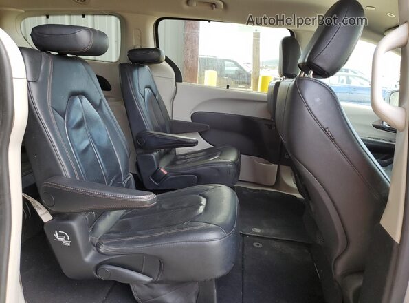 2C4RC1BG2KR731665 2019 CHRYSLER PACIFICA Серебряный Вид задней части салона