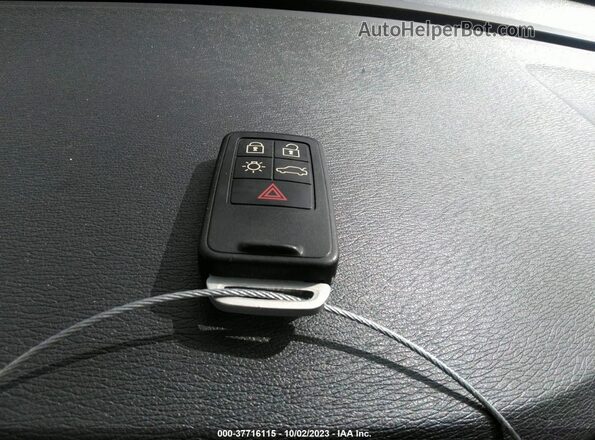 YV126MFL2J2453326 2018 VOLVO S60 Серебряный Вид панели приборов