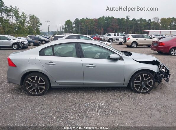 YV126MFL2J2453326 2018 VOLVO S60 Серебряный Вид задней части салона