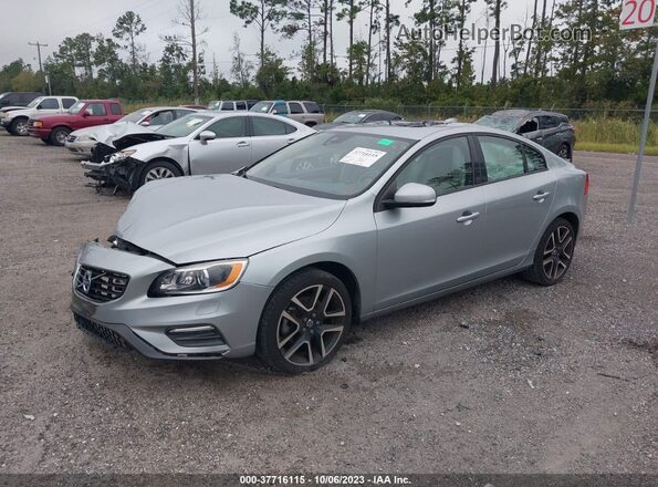 YV126MFL2J2453326 2018 VOLVO S60 Серебряный Передняя левая четверть