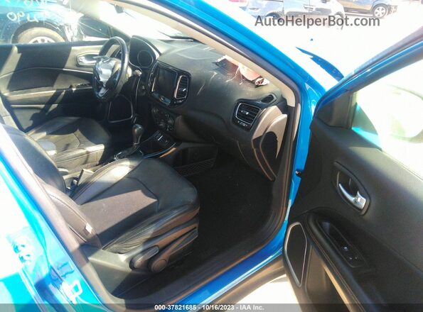 3C4NJCCB0LT187555 2020 JEEP COMPASS Blue Widok wnętrza z przodu