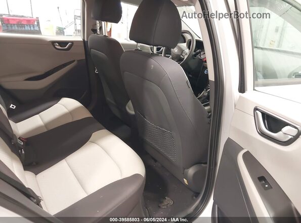 KMHC65LC4HU030780 2017 HYUNDAI IONIQ HYBRID Silver Widok naklejki z numerem VIN