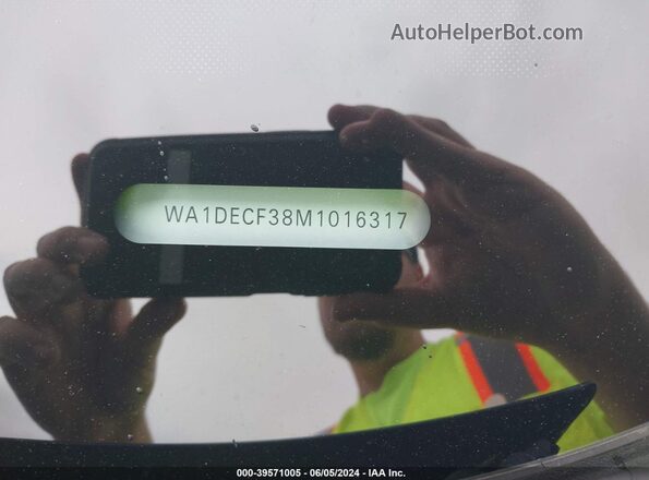 WA1DECF38M1016317 2021 AUDI Q3 Blue Engine compartment view