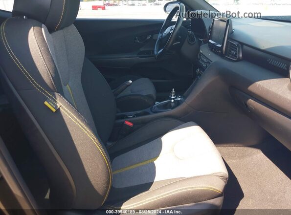 KMHTH6AB0LU021724 2020 HYUNDAI VELOSTER Черный Вид салона спереди