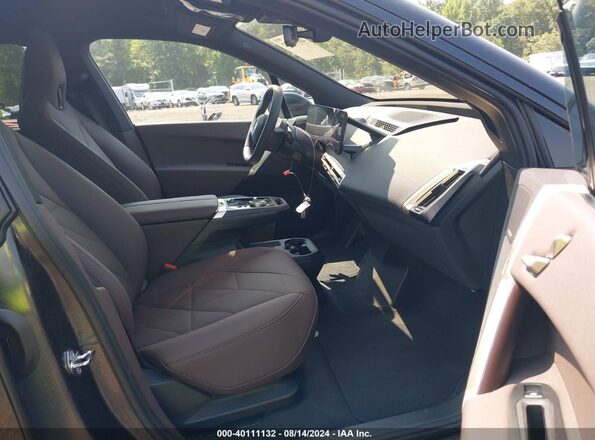 WB523CF05RCR54498 2024 BMW IX Черный Вид салона спереди