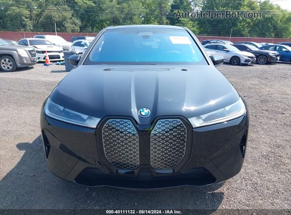 WB523CF05RCR54498 2024 BMW IX Черный Вид спереди