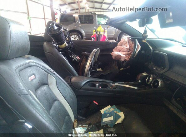 1G1FH3D78K0133192 2019 CHEVROLET CAMARO Белый Вид салона спереди