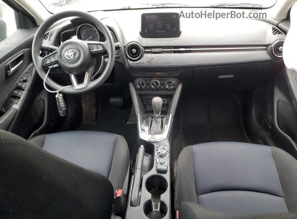 3MYDLBYV5KY524145 2019 TOYOTA YARIS Silver Widok deski rozdzielczej