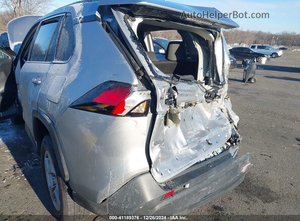 2T3P1RFV0MC192025 2021 TOYOTA LE Silver Widok z przodu