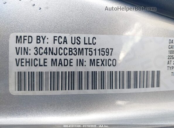 3C4NJCCB3MT511597 2021 JEEP COMPASS Silver Vista del compartimento del motor