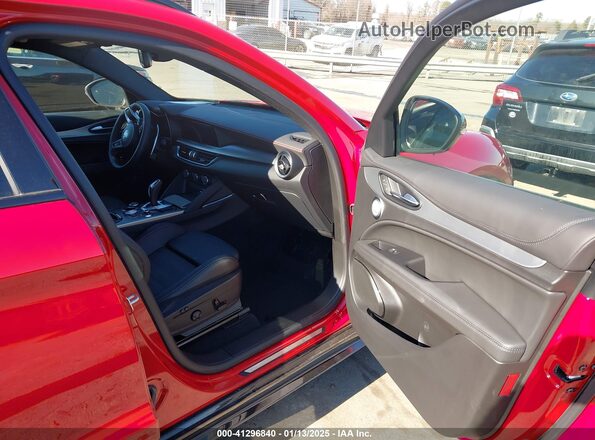 ZASPAKBN9R7D78295 2024 ALFA ROMEO STELVIO Red Vista interior delantera