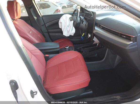 3FMTK1SS5PMA09162 2023 FORD MUSTANG MACH-E White Widok wnętrza z przodu