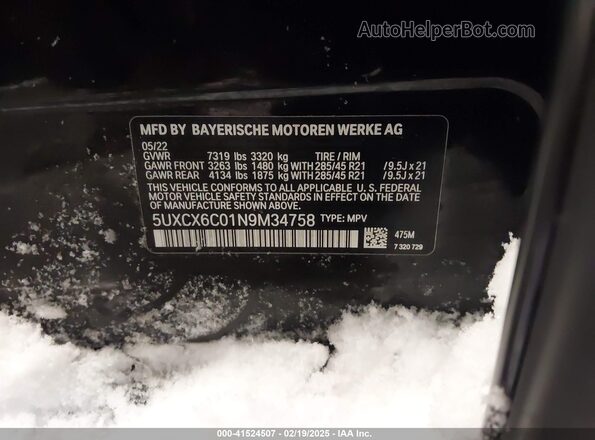5UXCX6C01N9M34758 2022 BMW X7 Black Вид підкапотного простору