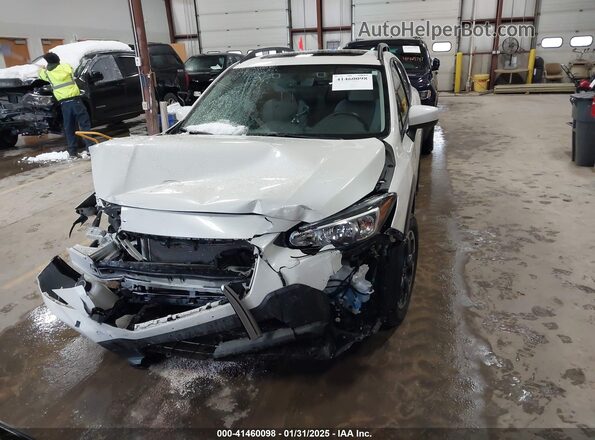 JF2GTAEC8M8294352 2021 SUBARU CROSSTREK White Vista interior trasera