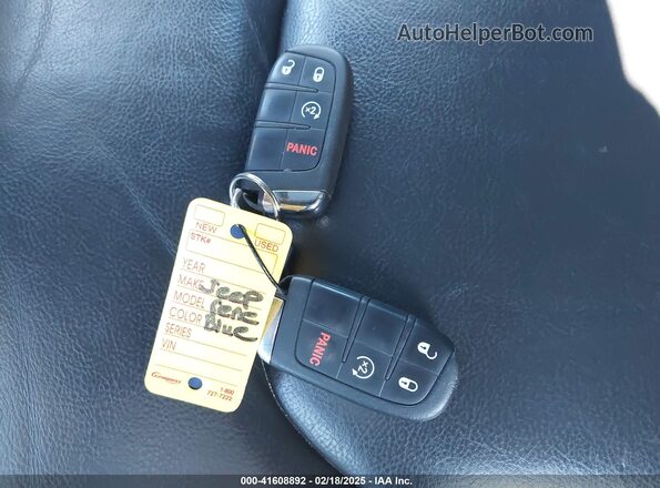 ZACNJBB19LPM04933 2020 JEEP RENEGADE Синий Вид панели приборов