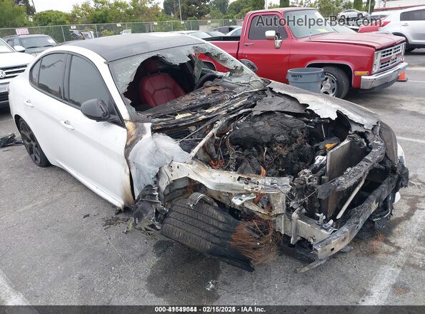 ZARFAMBN1M7647016 2021 ALFA ROMEO GIULIA Белый Передняя правая четверть