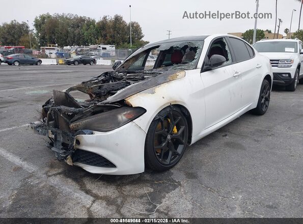 ZARFAMBN1M7647016 2021 ALFA ROMEO GIULIA Белый Передняя левая четверть