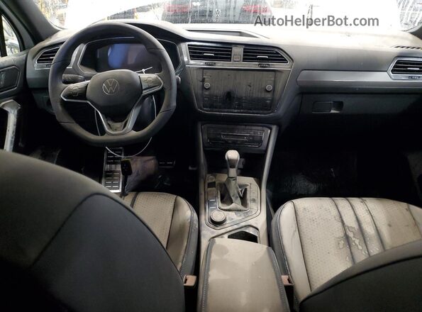 3VV8B7AX0RM134357 2024 VOLKSWAGEN TIGUAN White Առջևի վահանակի տեսք