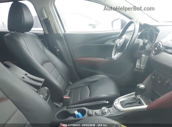 JM1DKFC75G0130180 2016 MAZDA CX-3 White Front interior view