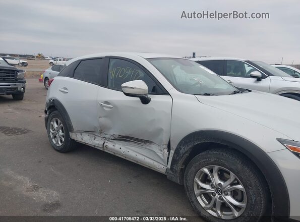 JM1DKFC75G0130180 2016 MAZDA CX-3 White Front view