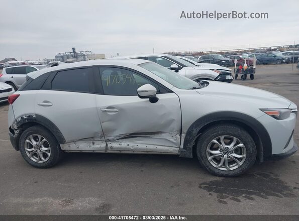 JM1DKFC75G0130180 2016 MAZDA CX-3 White Rear interior view