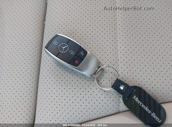 W1KWF8DB6LR574594 2020 MERCEDES-BENZ C Белый Вид панели приборов