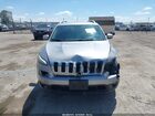 2017 Jeep Cherokee Latitude 4x4 Silver vin: 1C4PJMCS3HW601041