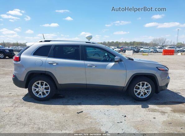 1C4PJMCS3HW601041 2017 JEEP CHEROKEE Silver უკანა სალონის ხედი