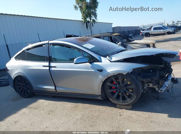 7SAXCBE66RF458402 2024 TESLA MODEL X Silver Вид задньої частини салону