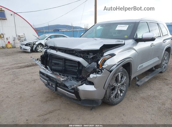 7SVAAABA2PX006872 2023 TOYOTA SEQUOIA Silver Вид спереду