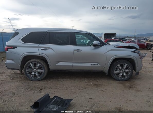7SVAAABA2PX006872 2023 TOYOTA SEQUOIA Silver Вид задньої частини салону