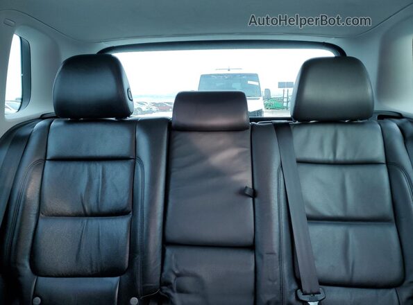 WVGUV7AX0HK008456 2017 VOLKSWAGEN TIGUAN Белый Вид задних сидений