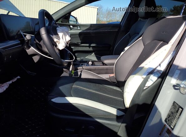 KNAG64J72S5280152 2025 KIA K5 Gray Front interior view