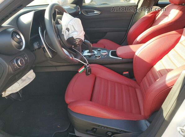 ZARFAMAN6R7685530 2024 ALFA ROMEO GIULIA Белый Вид салона спереди