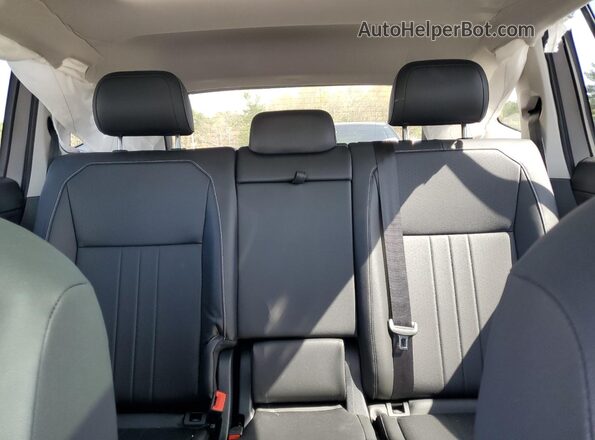 3VVMB7AX4RM166985 2024 VOLKSWAGEN TIGUAN Серебряный Вид задних сидений