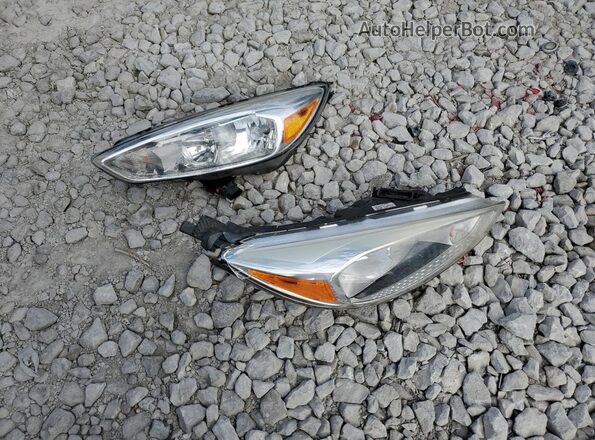 1FADP3FE0JL229964 2018 FORD FOCUS Black Vista del compartimento del motor