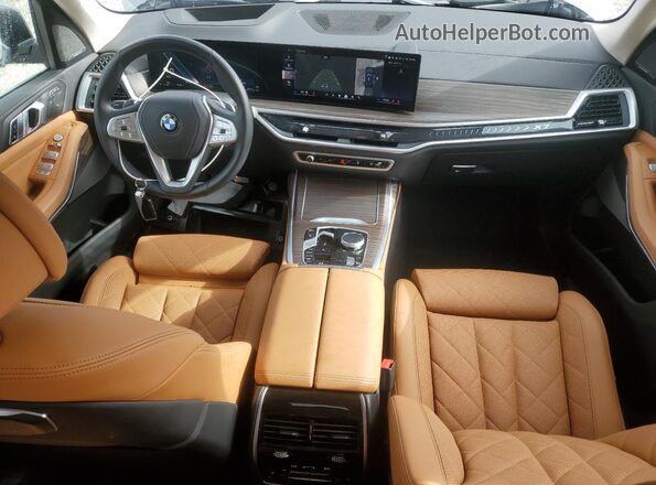 5UX23EM06R9V63276 2024 BMW X7 Gray Vista del salpicadero