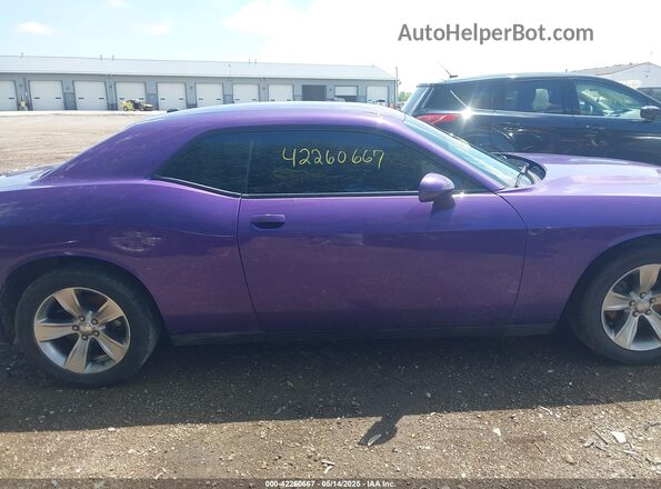 2C3CDZAGXJH310482 2018 DODGE CHALLENGER Фиолетовый Вид задней части салона