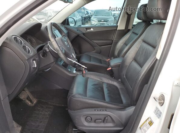 WVGUV7AX0HK008456 2017 VOLKSWAGEN TIGUAN Белый Вид салона спереди