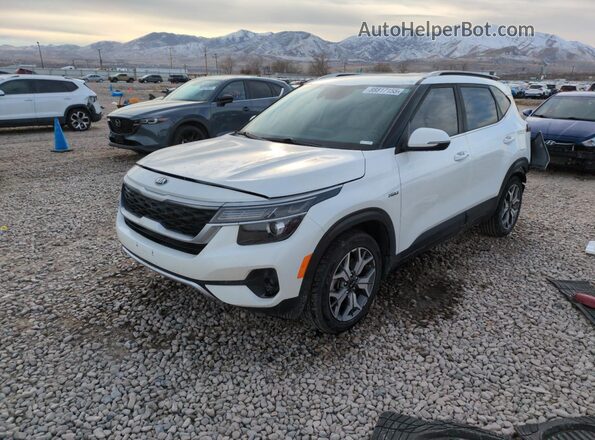 KNDERCAA4M7166135 2021 KIA SELTOS Белый Передняя левая четверть