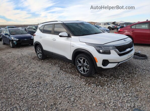 KNDERCAA4M7166135 2021 KIA SELTOS Белый Передняя правая четверть