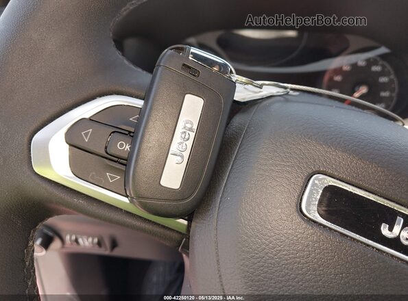 3C4NJDCN6RT585619 2024 JEEP COMPASS Красный Вид панели приборов
