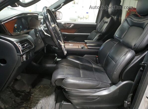 5LMJJ2LT1JEL04387 2018 LINCOLN NAVIGATOR Серебряный Вид салона спереди