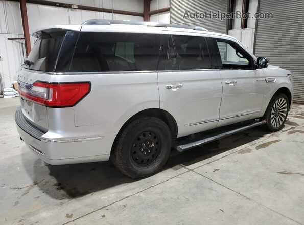 5LMJJ2LT1JEL04387 2018 LINCOLN NAVIGATOR Серебряный Задняя правая четверть