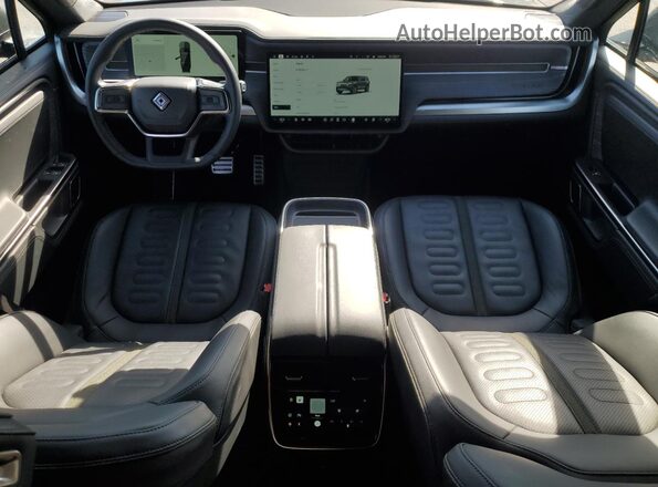 7PDSGABA0PN009951 2023 RIVIAN R1S Серый Вид панели приборов